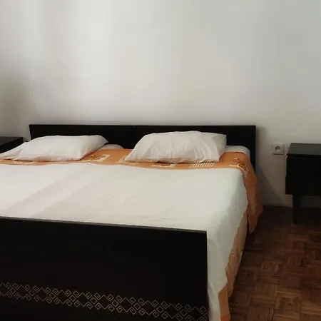 Leon Apartment
