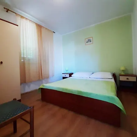 Leon Apartment *